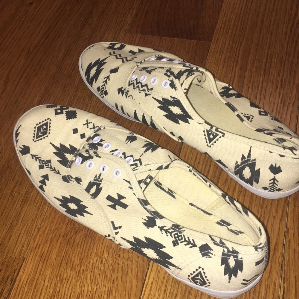 Forever 21 tribal slip ons, lightly used - Picture 2 of 2